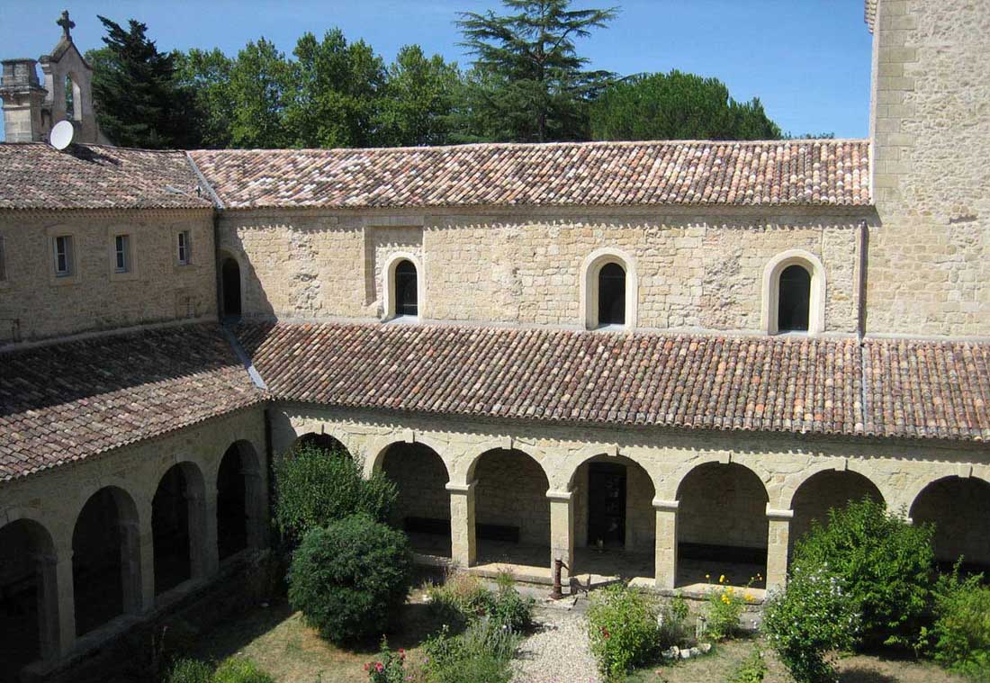 Abbaye Rivet Cloitre Argile Théâtre